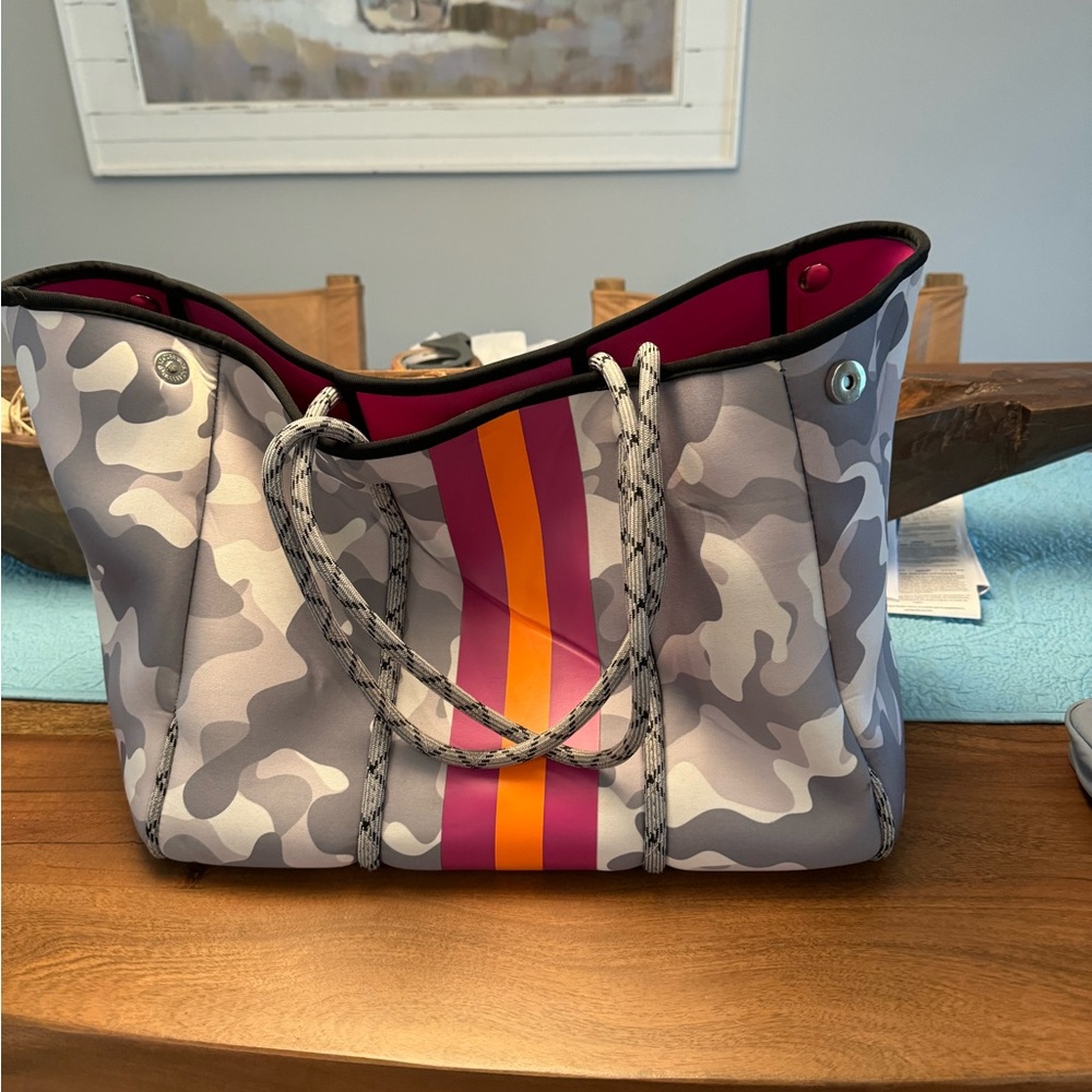 Neoprene, gray camo tote bag with snap closure. Inside is pink. - Picture 3 of 5